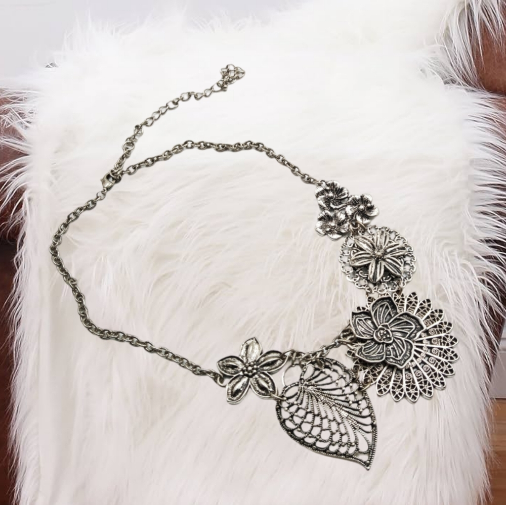 .🎄10/$20. Premier Designs ~ Gun Metal Gray Botanical Flower Plant  Necklace - Picture 2 of 6